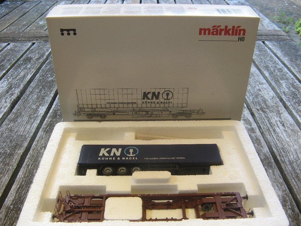 MÄRKLIN 47443: draagwagen DB met oplegger Kühne & Nagel, Wisselstroom, Wagon, Ophalen of Verzenden, Zo goed als nieuw