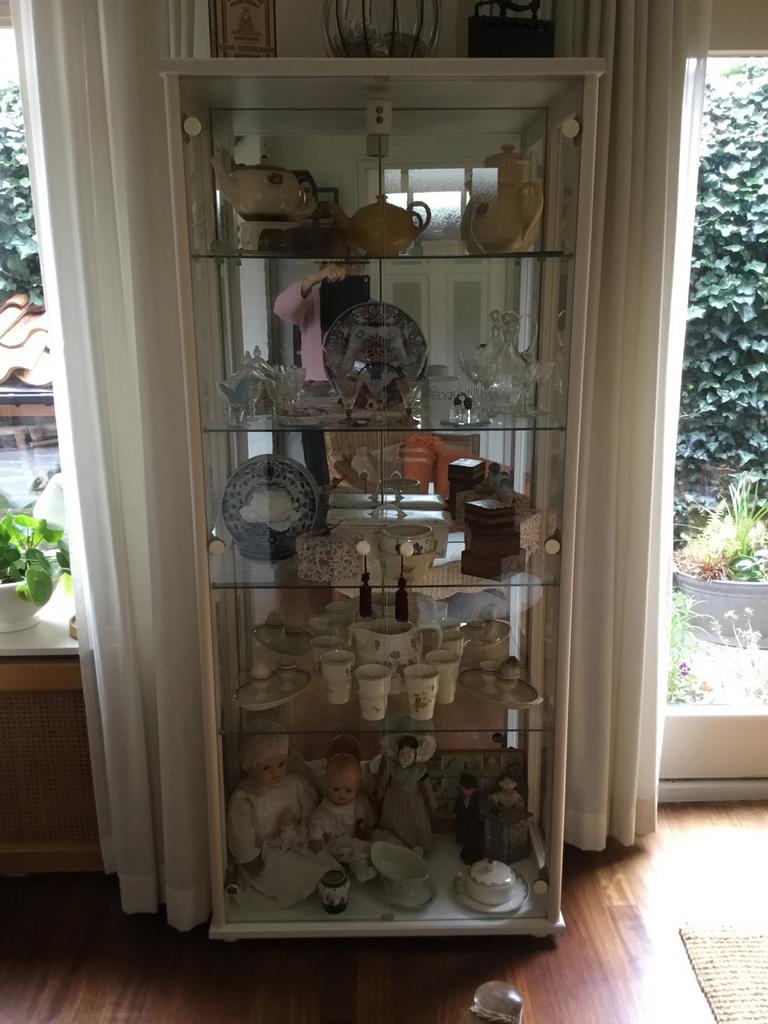 Mooie witte oude servies/toonkast met spiegel en glas, Ophalen, Gebruikt, 50 tot 100 cm, 150 tot 200 cm