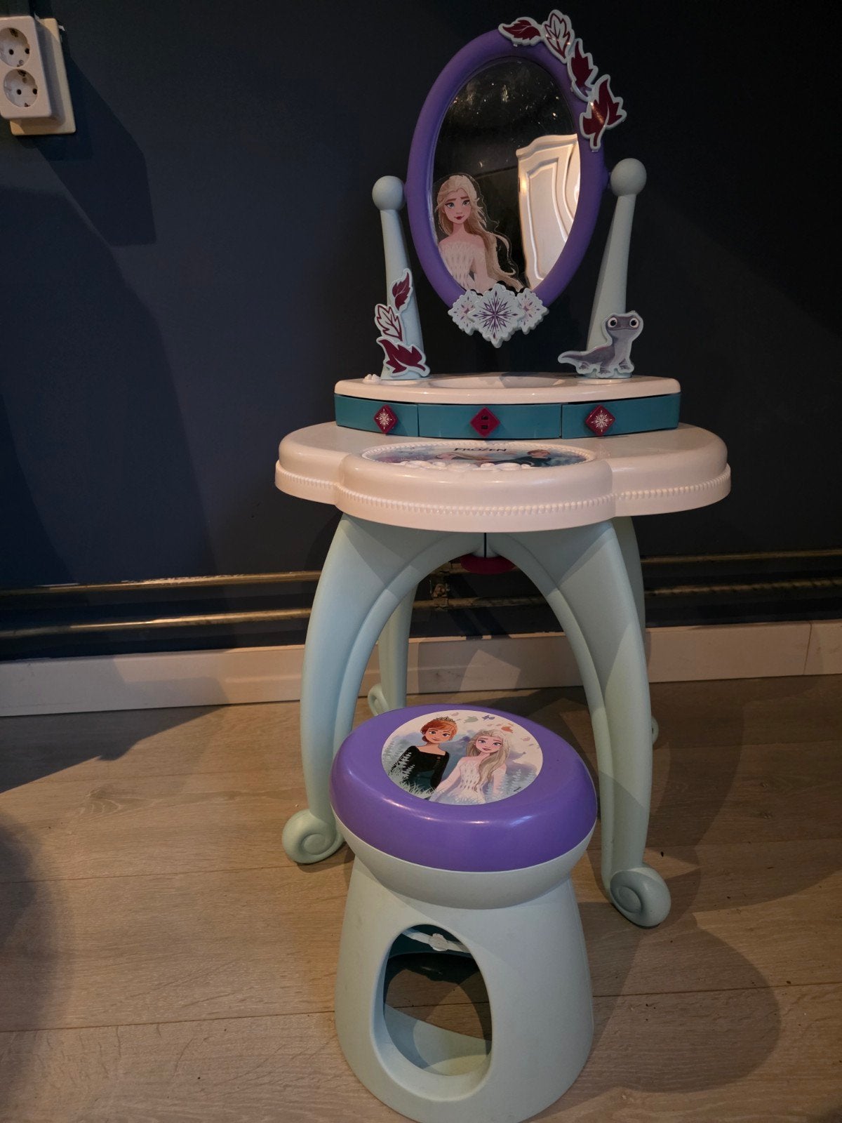 Frozen kaptafel met krukje, Ophalen, Zo goed als nieuw, Jongen of Meisje