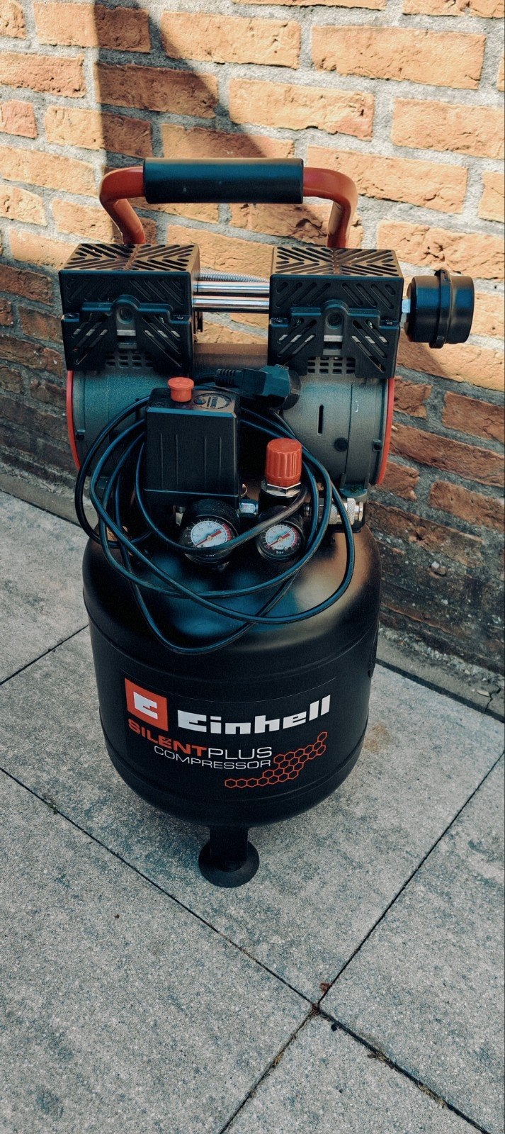 Einhell TE-AC 135/24 Silent Plus Compressor 24L, Minder dan 25 liter, Ophalen, Zo goed als nieuw, Minder dan 200 liter/min