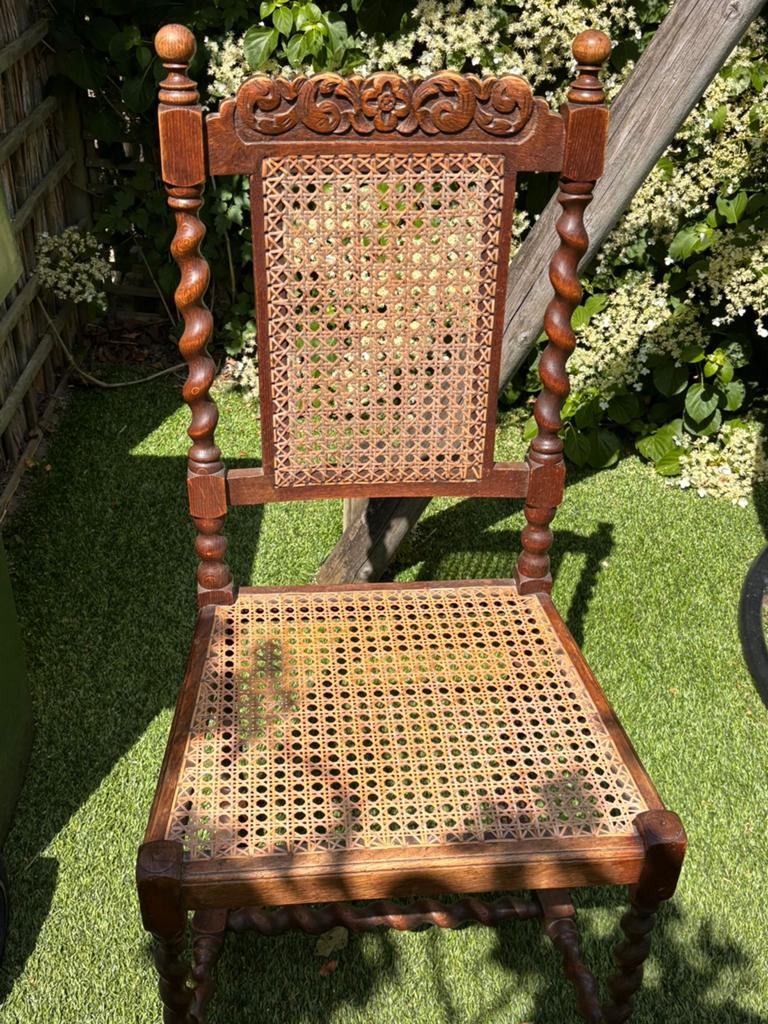 Houten stoel met rieten zitting, Ophalen