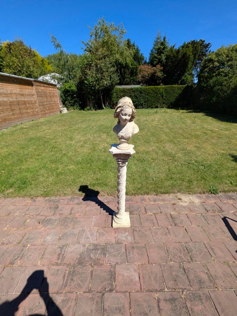 Decoratieve pilaar met buste van vrouwenhoofd, Beeld, Beige, 50 - 100 cm, Ophalen of Verzenden