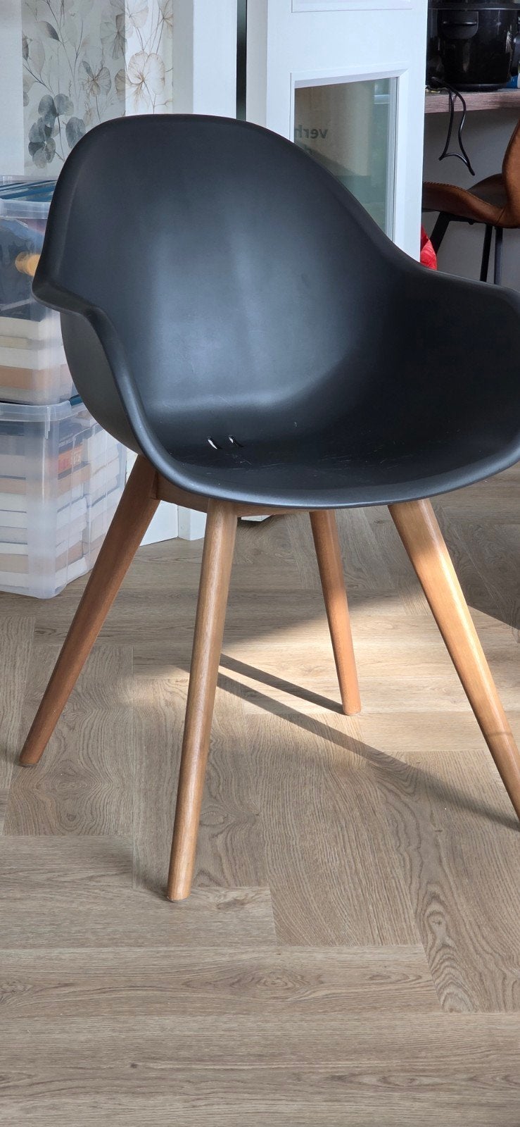 6 Moderne zwarte stoelen met houten poten, Gebruikt, Zwart, Modern, Vijf, Zes of meer stoelen
