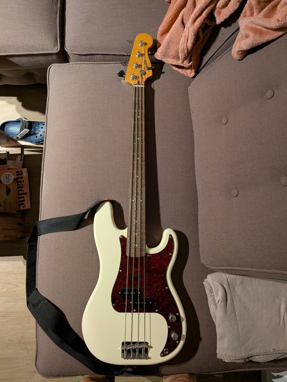 Squier 60s Vibe P Bass Zo Goed Als Nieuw met ABS Koffer, Muziek en Instrumenten, Ophalen of Verzenden