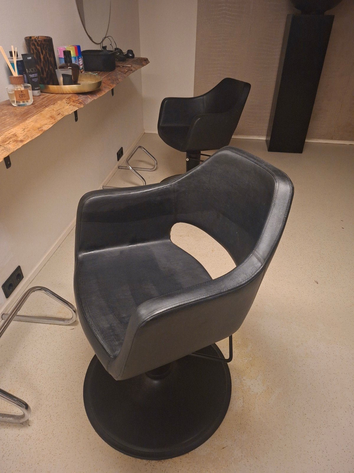 2 Knip Pomp stoelen en 1 wasunit, Ophalen