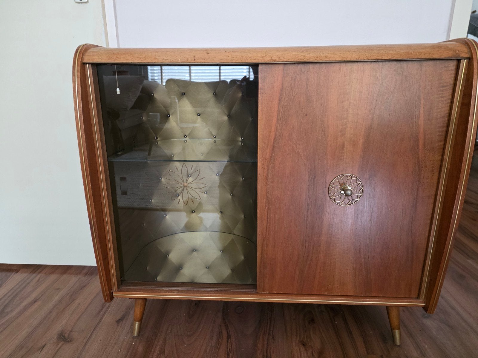 Vintage dressoir met platenspeler en glazen schuifdeur, Ophalen