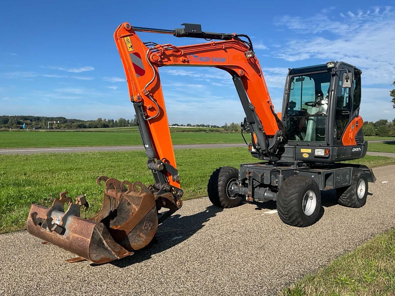 2019 Doosan DX57W-5 Banden graafmachine, Graafmachine