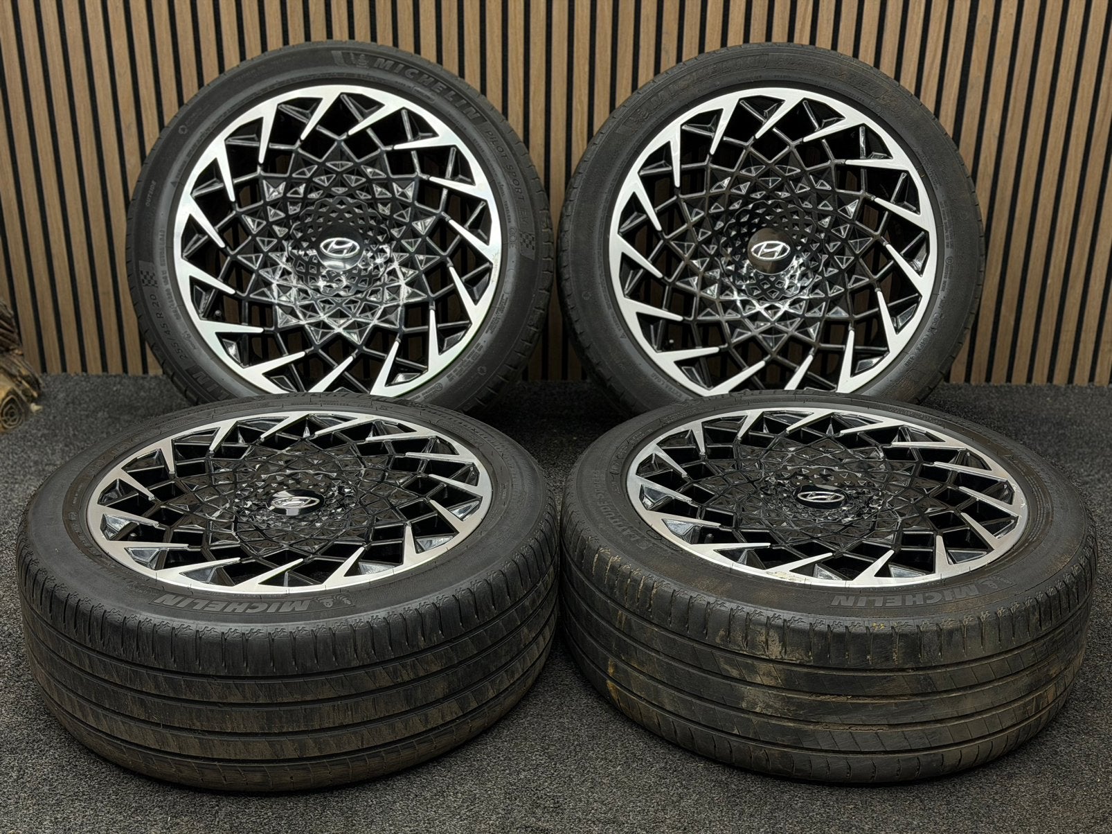 Originele 20 inch Hyundai Ioniq 5 5x114.3 Michelin ZOMER!, Auto-onderdelen, Banden en Velgen, Ophalen, 255 mm, ., Banden en Velgen