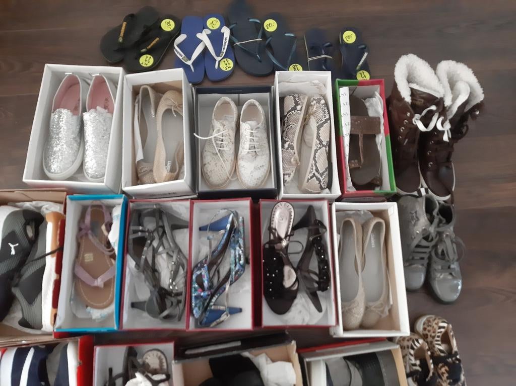 Diverse schoenen en slippers - Grote collectie, Diverse Fabrikanten, Zwart, Onbekend 1, 1234 AB Stad, Diverse