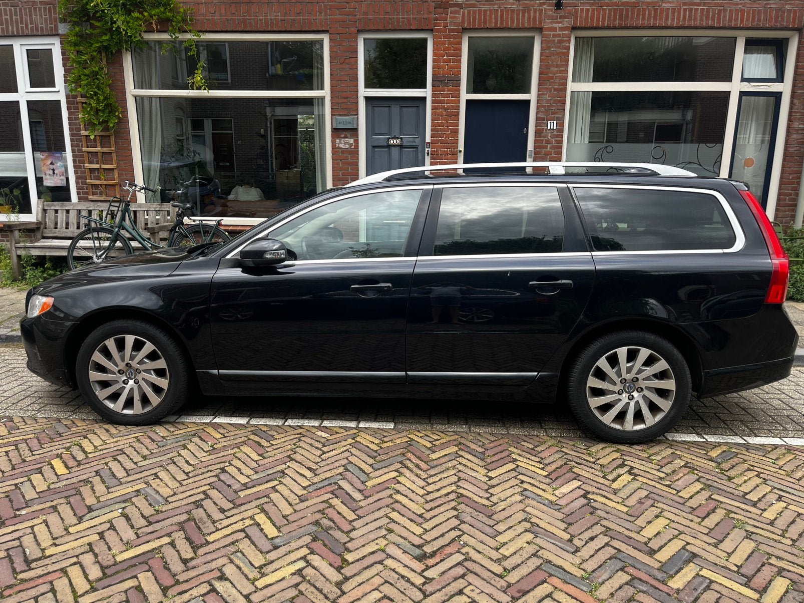 Volvo V70 2.0 D 2008 Zwart, Auto's, Volvo, Voorwielaandrijving, 136 pk, 4 cilinders, Zwart