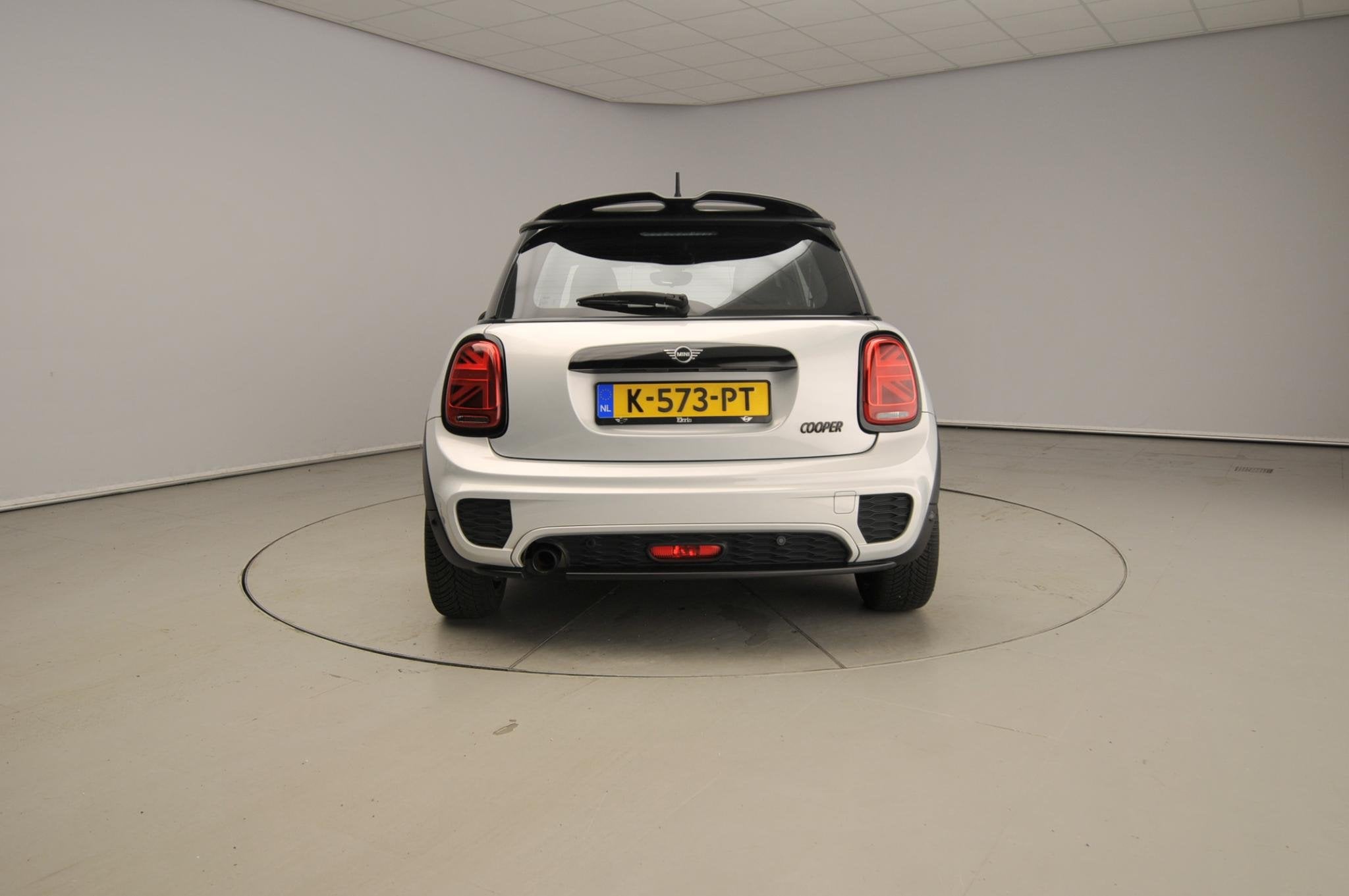MINI 3 deurs Cooper JCW Pakket / Sportstoelen / Stoelverwarm, Auto's, Voorwielaandrijving, Gebruikt, 4 stoelen, Origineel Nederlands