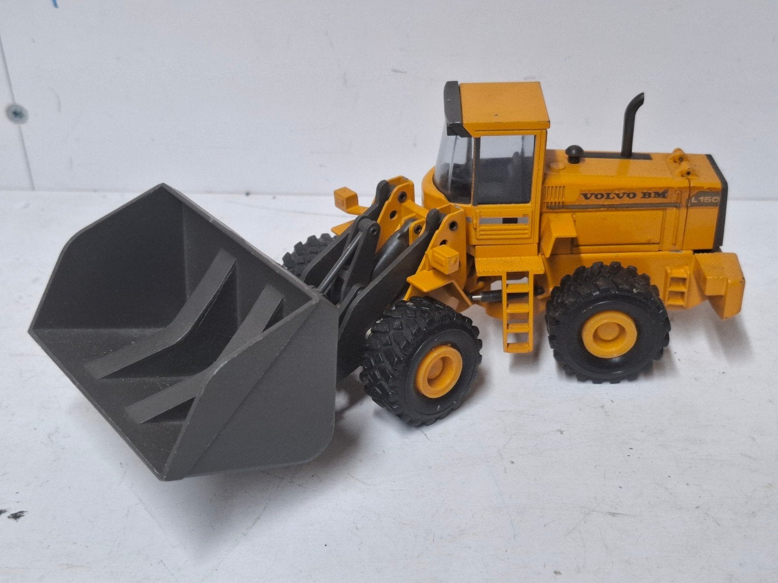Volvo BM L150 met hoogkiepbak nzg, Ophalen of Verzenden, Gebruikt, Hijskraan, Tractor of Landbouw, NZG