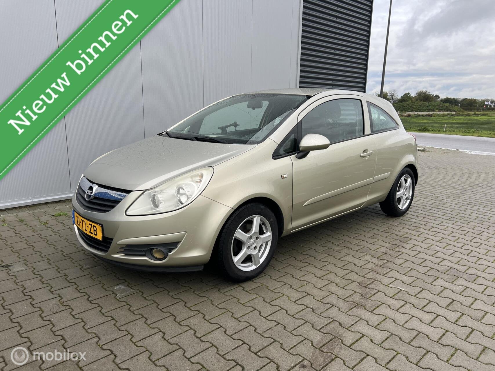 Opel Corsa 1.2-16V Enjoy automaat, Auto's, 450 kg, 4 cilinders, 1229 cc, Beige