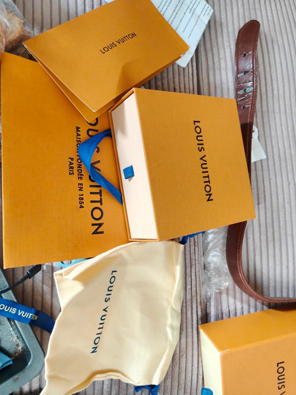 louis vuitton riem met doos en bijbehorende accessoires, Ophalen of Verzenden, Nieuw, Heer of Dame