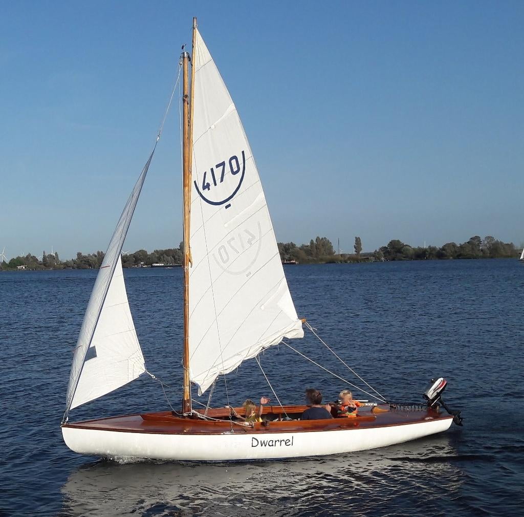 16 m2 (kwardraat) | Polyester romp, Houten dek, vaarklaar!, Watersport en Boten, Open zeilboten, Gebruikt, Buitenboordmotor, Benzine