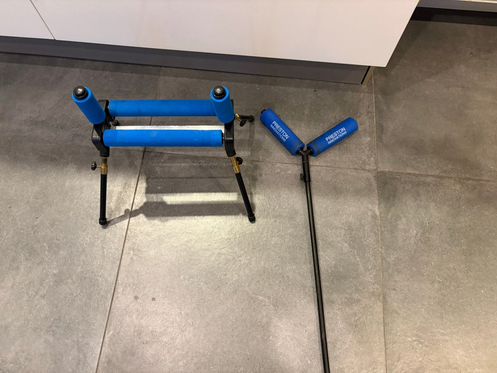 2 stuks Preston afsteek rollers en 1x feedersteun (zgan!), Ophalen, Zo goed als nieuw