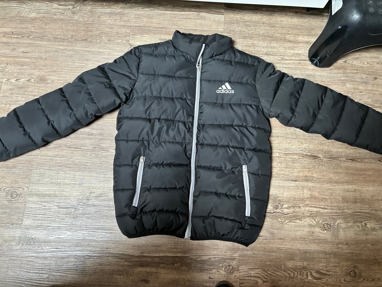 Adidas Gevoerde Jas Kindermaat (valt als S), Ophalen of Verzenden, Zo goed als nieuw, Jongen of Meisje