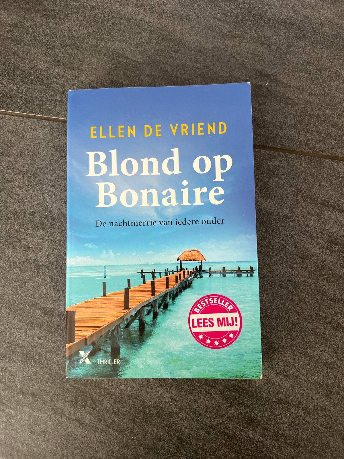 Blond op Bonaire - Ellen de Vriend (Thriller), Ophalen of Verzenden, Zo goed als nieuw, Nederland