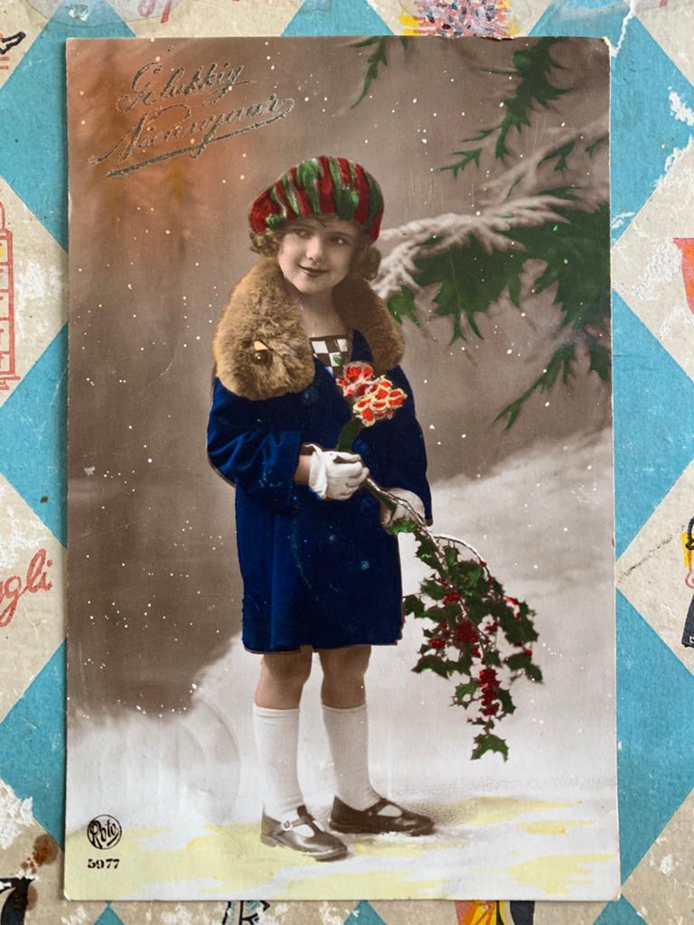 1925 Gelukkig Nieuwjaar - meisje in blauwe jas (WK), Ophalen of Verzenden, 1920 tot 1940, Gelopen, Feest(dag)