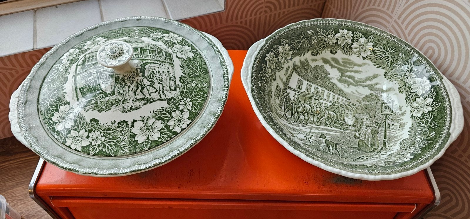 Royal Tudor Ware "Coaching Taverns" schalen, Ophalen