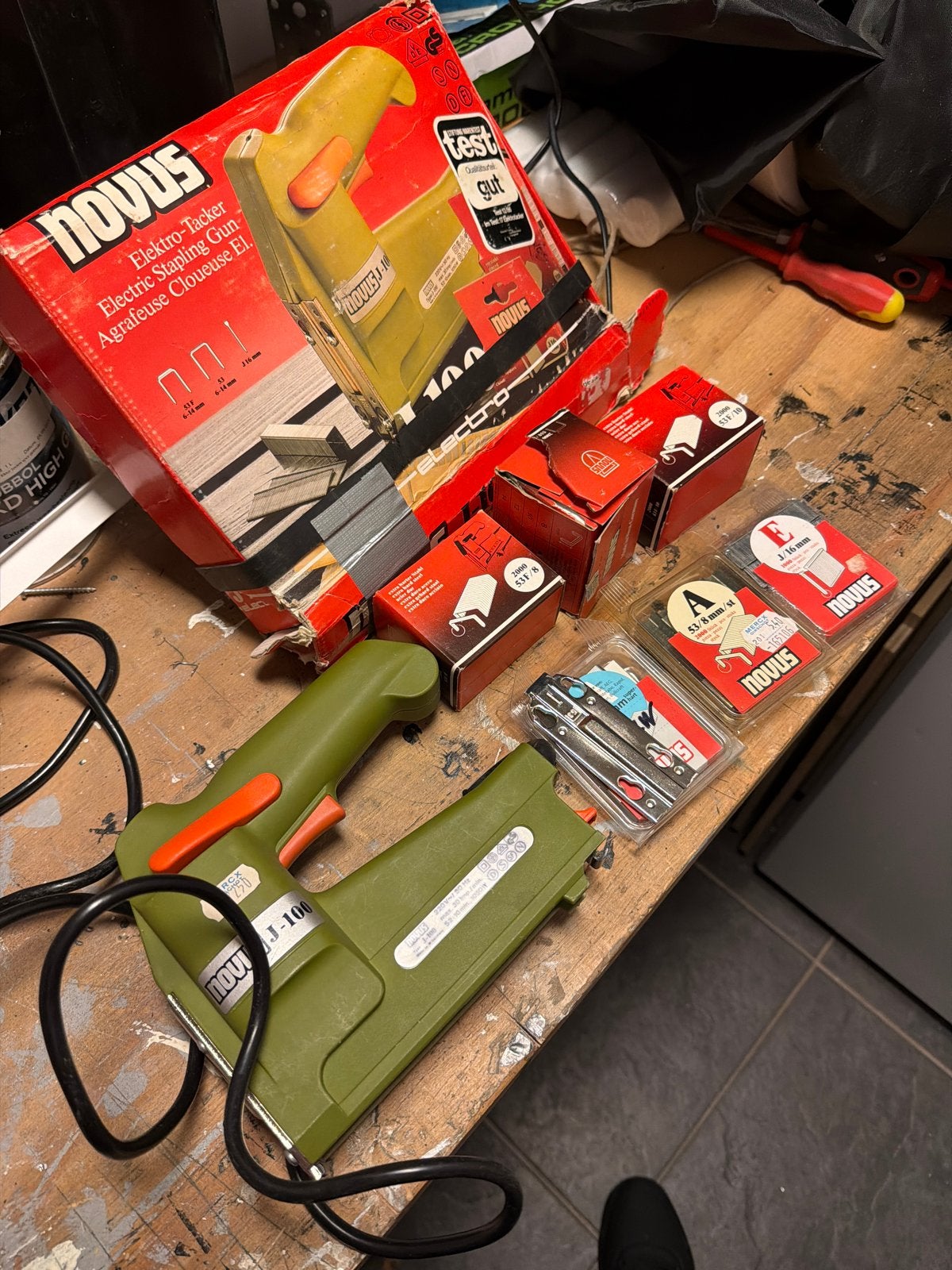 Novus J-100 Elektro-Tacker met nietjes, Ophalen of Verzenden, Gebruikt, Tacker/nietmachine