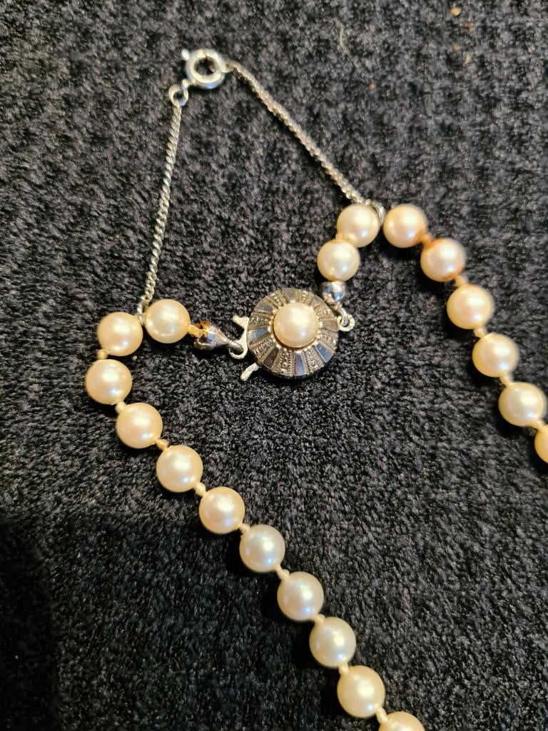 Elegante parelketting met zilveren sluiting (835), Beige, Ophalen of Verzenden, Zo goed als nieuw, Met edelsteen