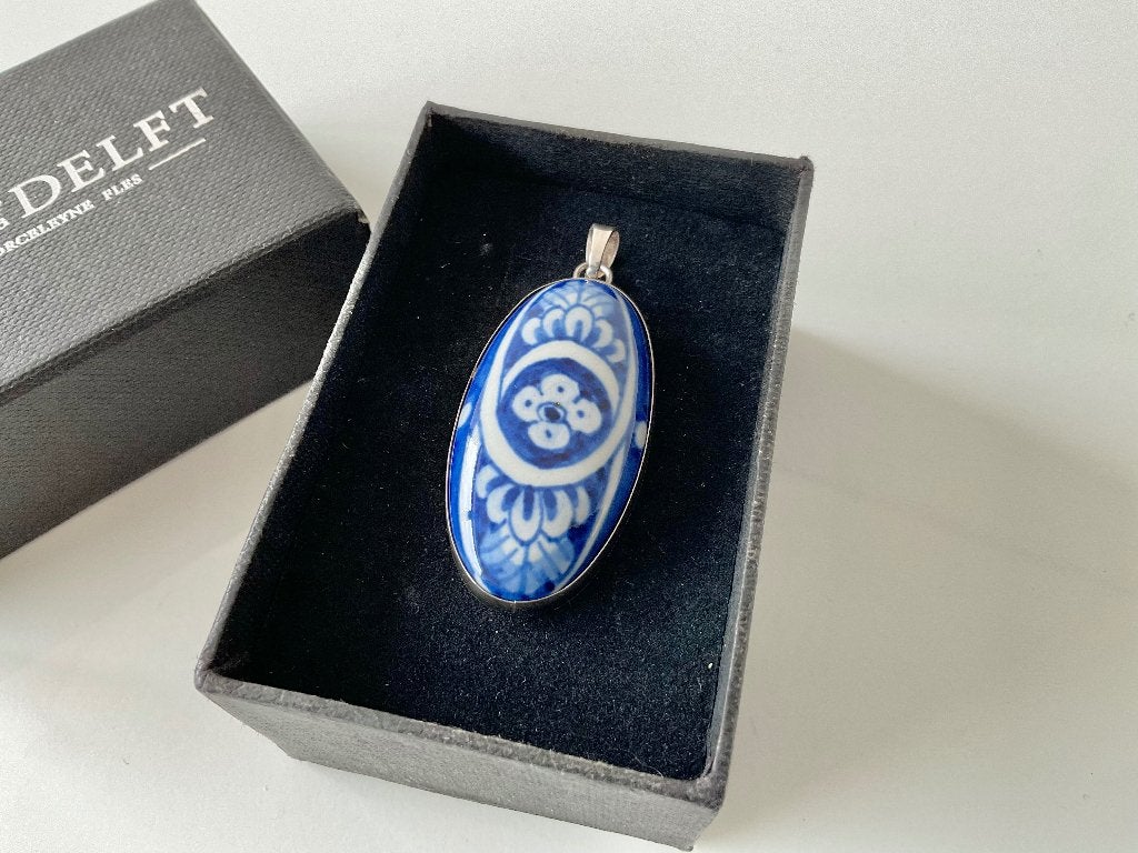 Prachtige Delfts blauwe zilveren hanger van Royal Delft, Blauw, Ophalen of Verzenden, Zo goed als nieuw, Bloem of Plant
