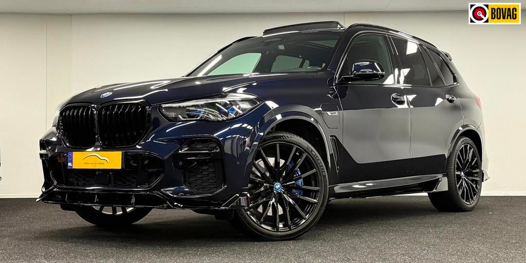 BMW X5 xDrive45e*M-Sport*Aero*Pano*Trekhaak*22''*Laser*Lucht, Auto's, Gebruikt, 394 pk, Zwart, Leder