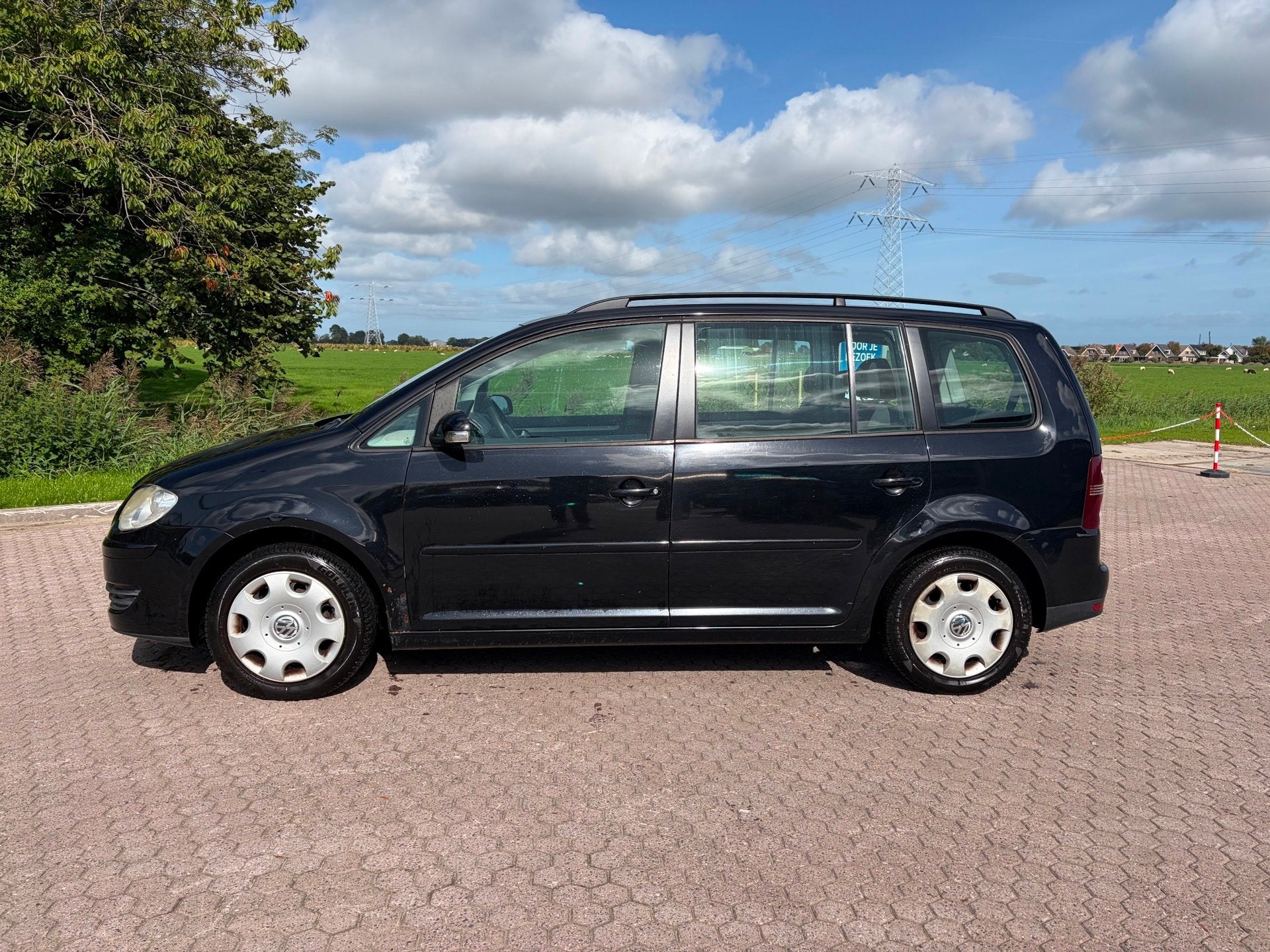 Volkswagen Touran 1.6 7 PERS, Auto's, Voorwielaandrijving, Gebruikt, 4 cilinders, Zwart