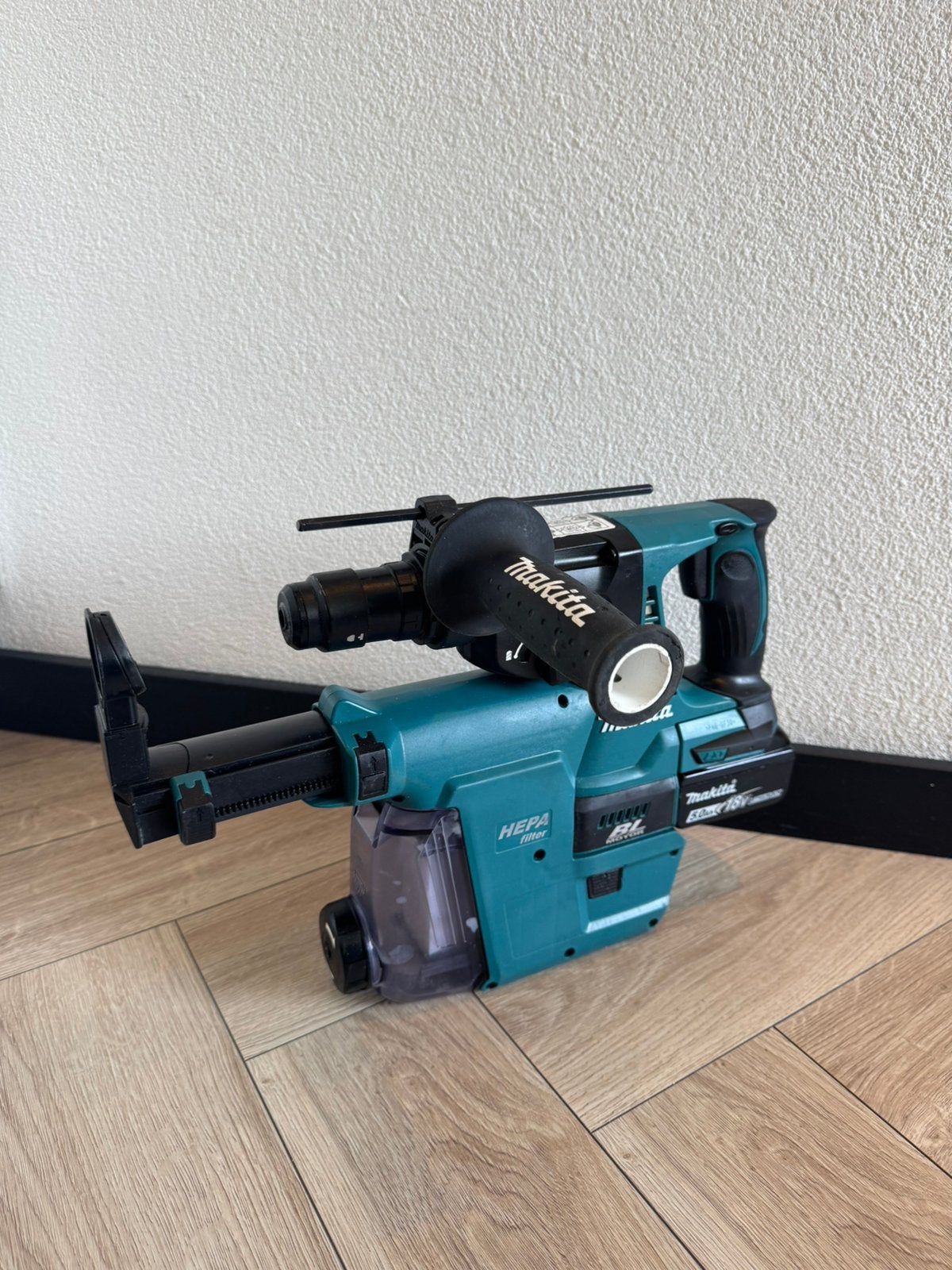 Makita DHR243ZJW accu combihamer met afzuiging  18V Li-ion, Doe-het-zelf en Verbouw, Gereedschap | Boormachines, Ophalen, Zo goed als nieuw