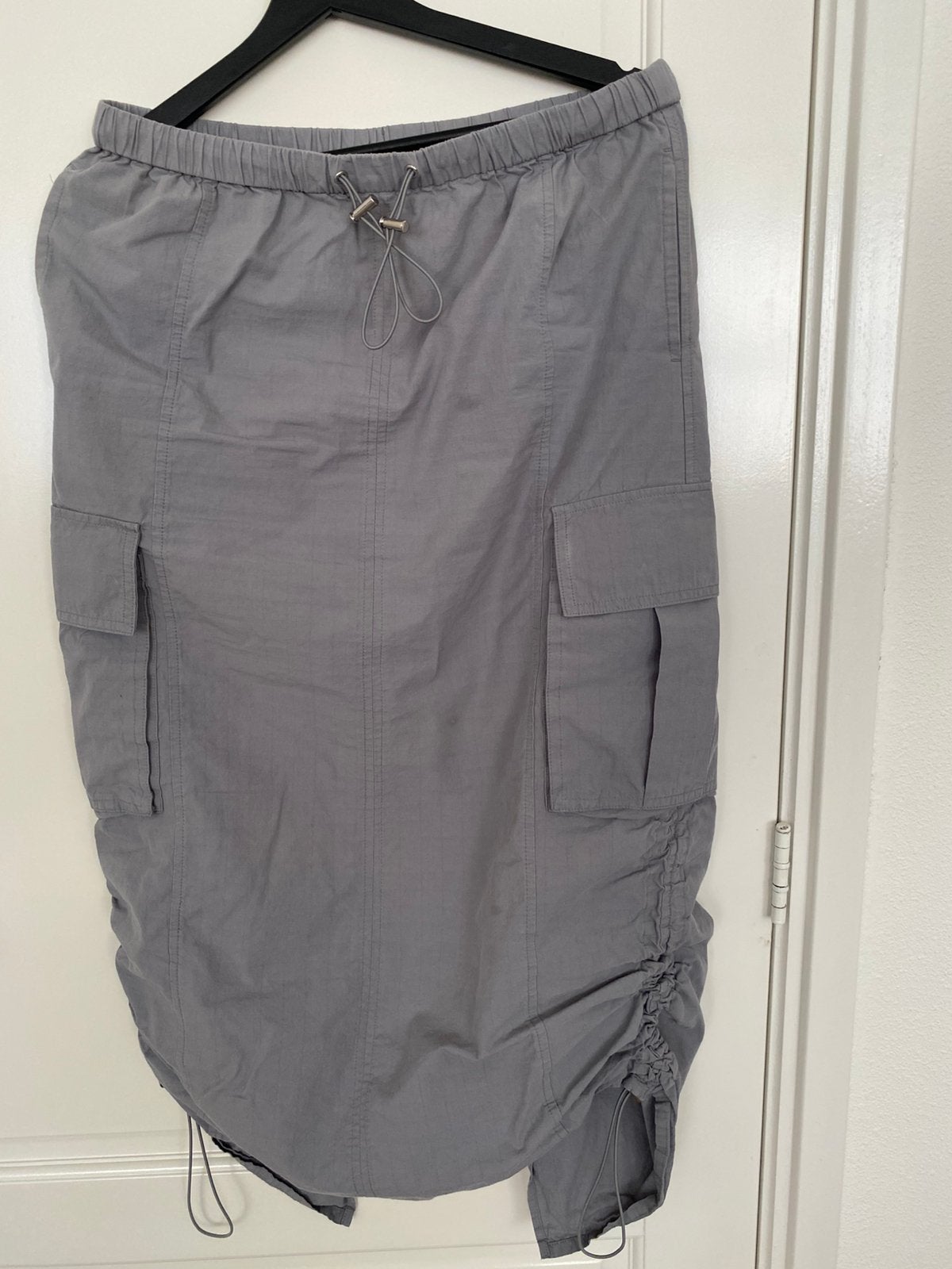 Leuke grijze cargo rok, maat 38/40 merk Clockhouse, Ophalen of Verzenden, Zo goed als nieuw, Maat 38/40 (M), Grijs