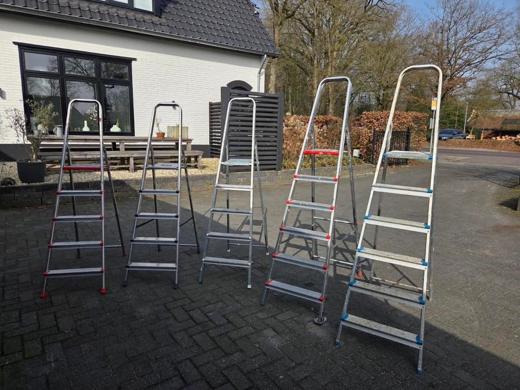 Huushoudtrappen: 5 treden, Doe-het-zelf en Verbouw, Ladders en Trappen, Gebruikt, Trap, Minder dan 2 meter, Ophalen