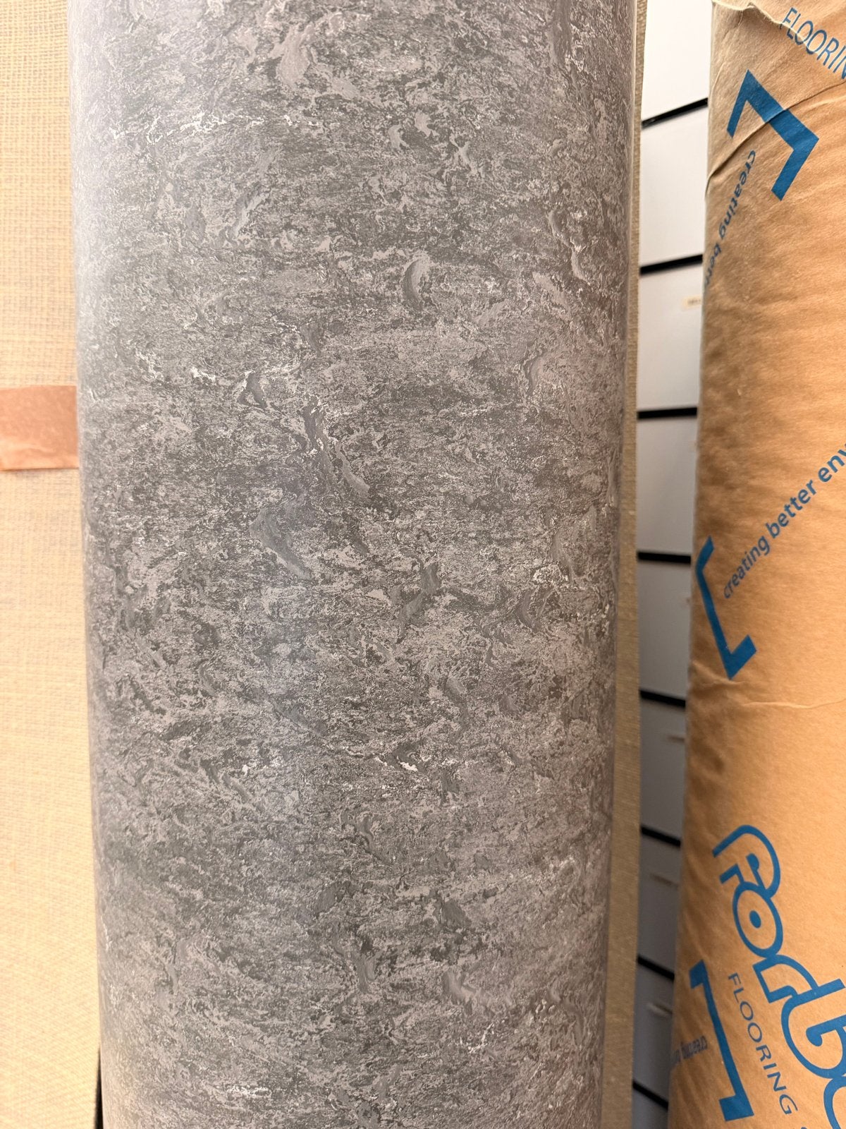 Volle rol Marmoleum kleur 3137, Overige typen, Nieuw, Ophalen of Verzenden, Grijs