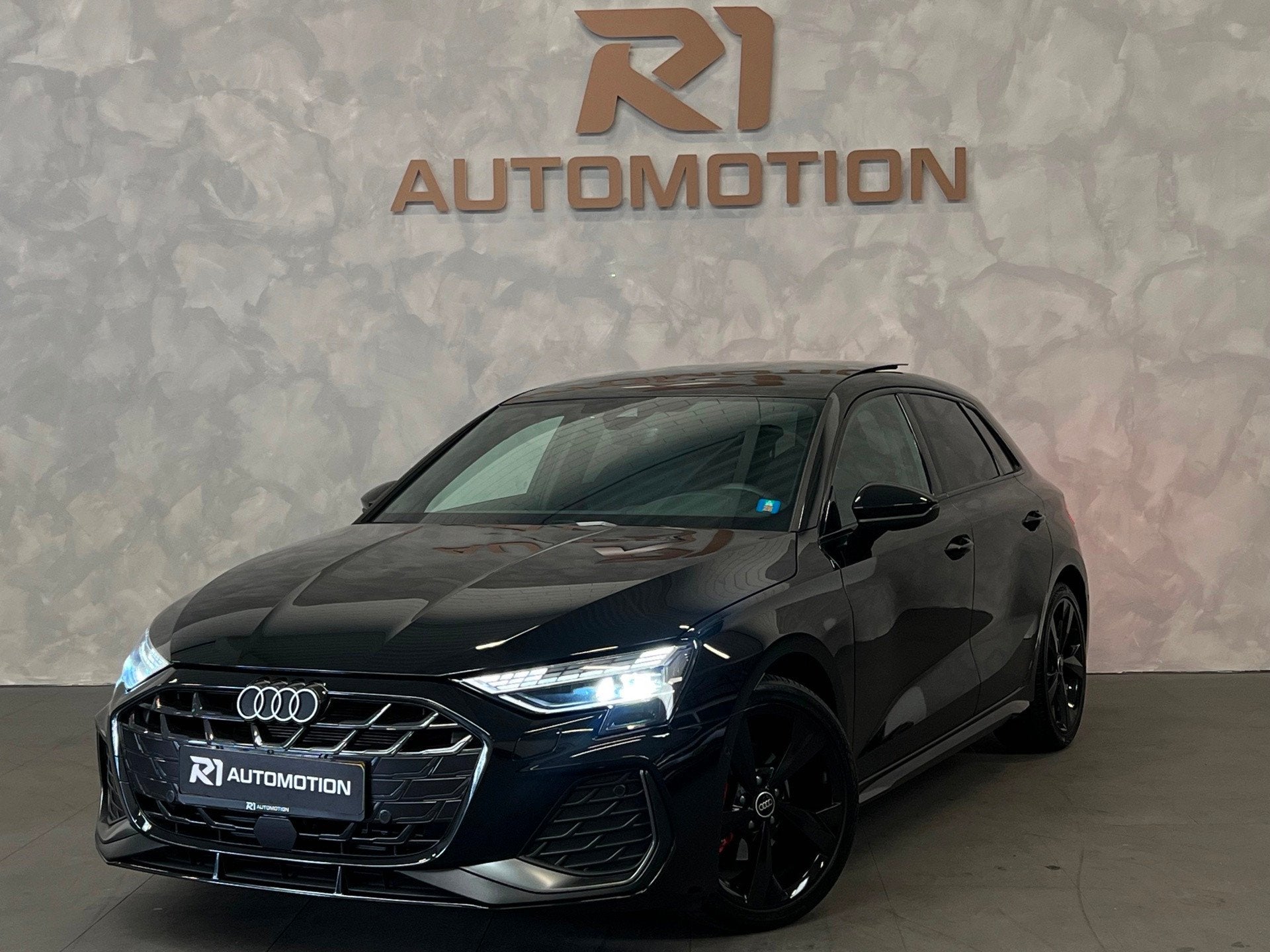 Audi A3 SPORTBACK 35 TFSI 3X S-LINE|FACELIFT|PANO|KEYLESS|CA, Auto's, Dealer onderhouden, 1300 kg, 4 cilinders, Leder en Stof