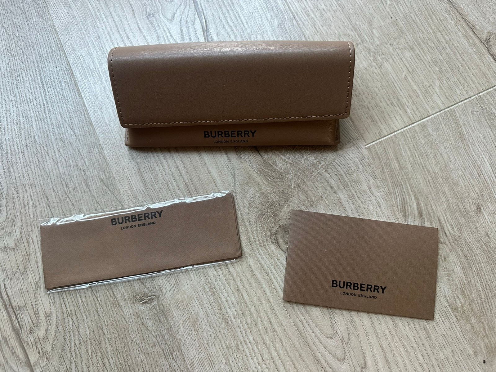 GLOEDNIEUWE BrilEtui BURBERRY+Brildoekje, Ophalen of Verzenden, Zo goed als nieuw, Overige merken