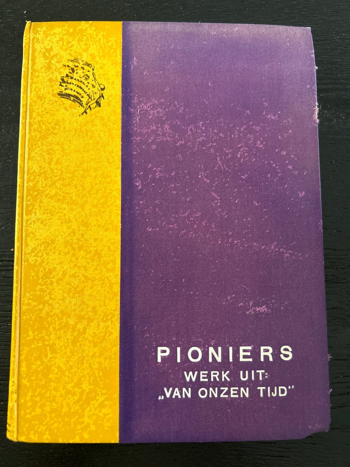 Pioniers: Werk uit "Van Onzen Tijd" - Verzamelde Essays, Boeken, Ophalen of Verzenden, Gelezen, Nederland