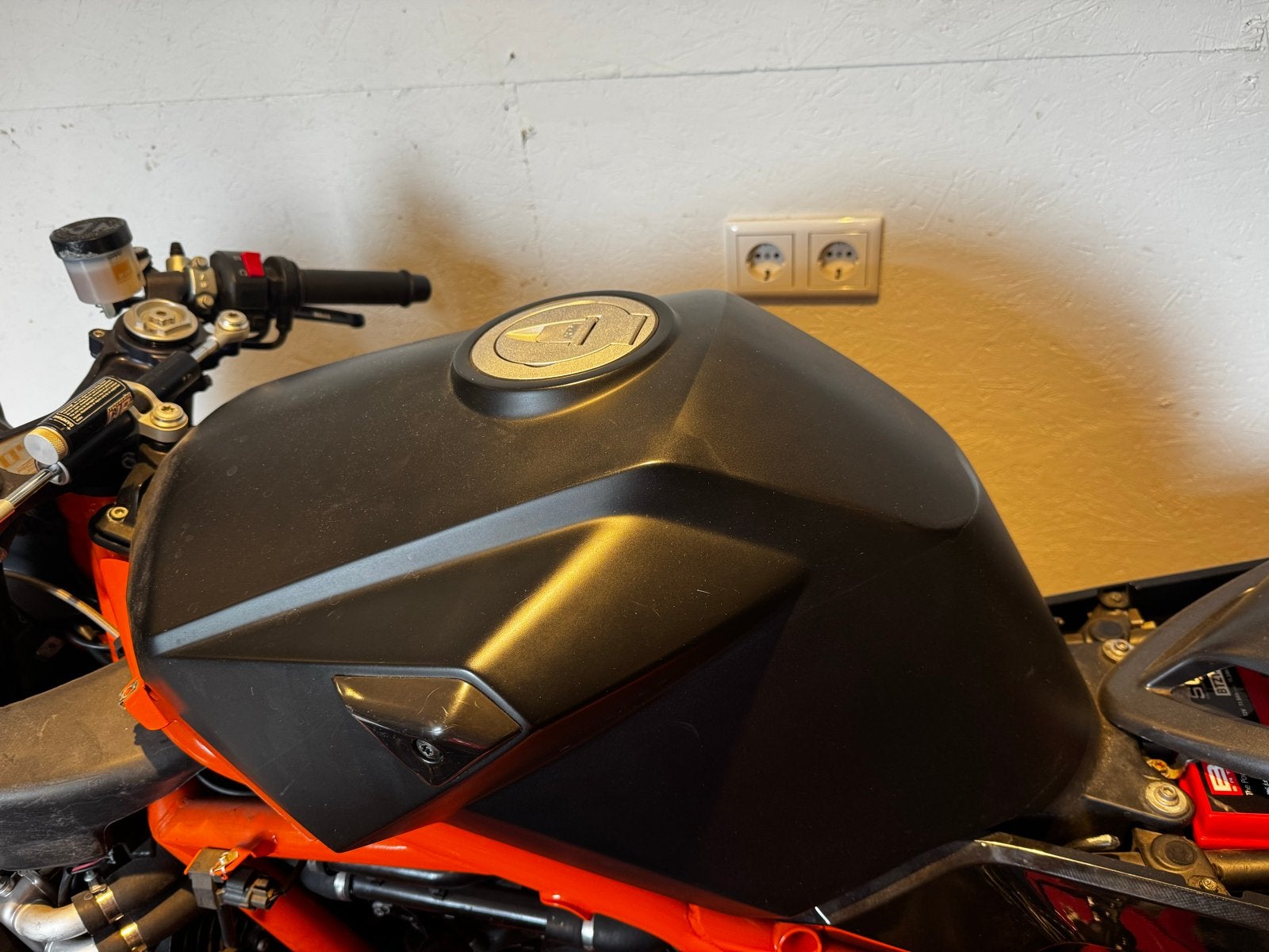 KTM RC8R Tank mat zwart - Akrapovic Limited Edition, Ophalen of Verzenden, Gebruikt