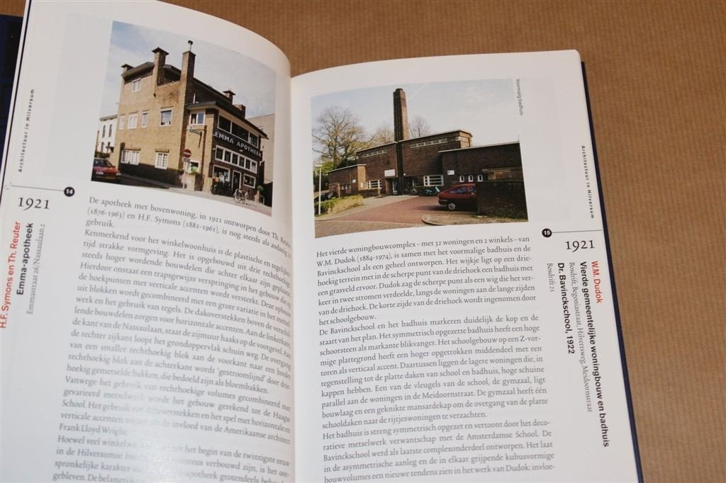 Architectuur in Hilversum [20e Eeuw] — Dudok Centrum, Ophalen of Verzenden, Zo goed als nieuw, Architecten