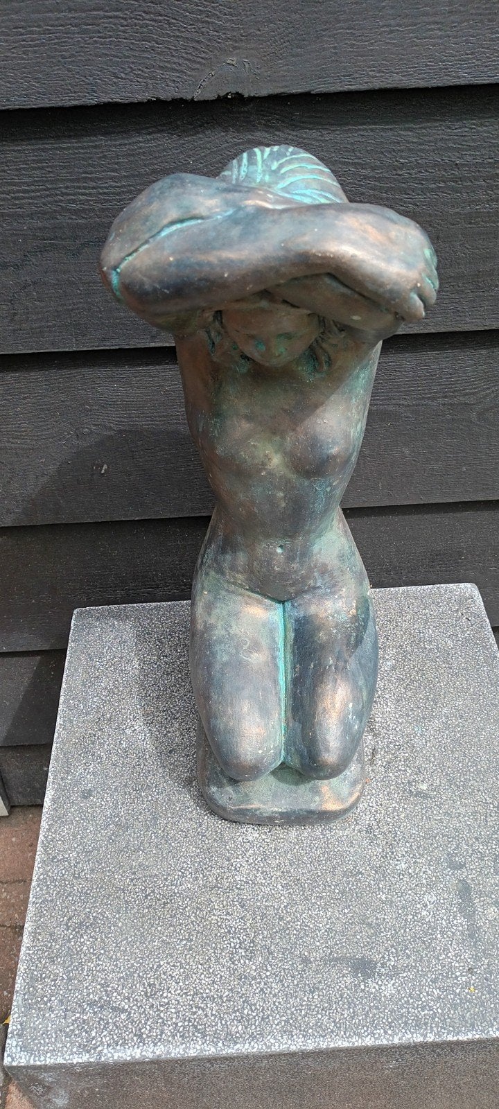 TUINBEELD NAAKTE VROUW, Ophalen