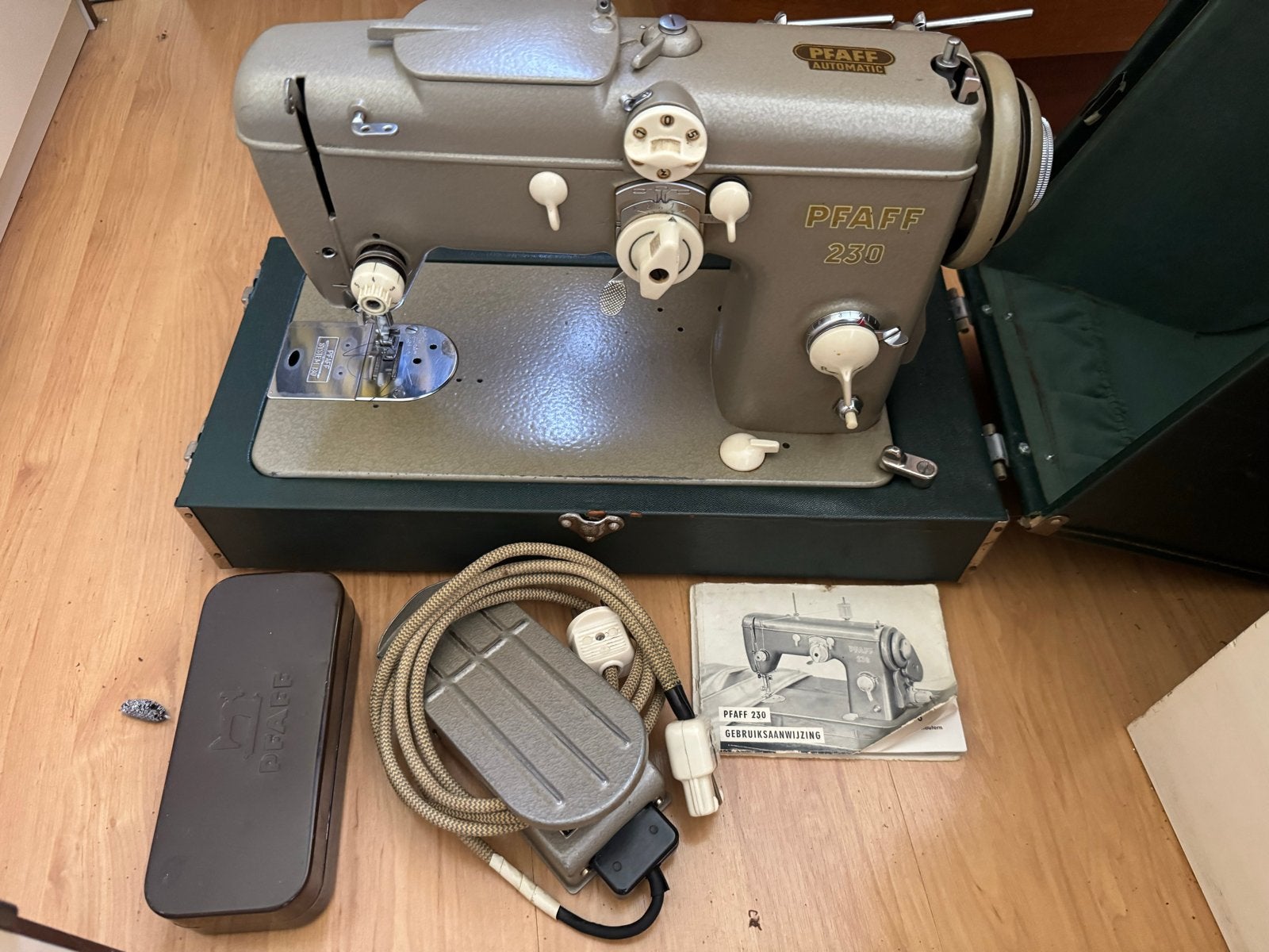 Antieke Pfaff 230 naaimachine met borduurfunctie, Ophalen, Gebruikt, Naaimachine, Pfaff