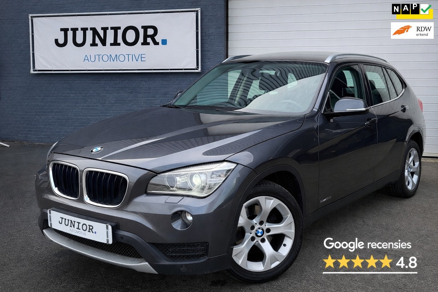 BMW X1 SDrive20i High Executive PANORAMADAK/LEDER/NAVI/LMV/P, Auto's, 184 pk, SUV of Terreinwagen, Zilver of Grijs, 84 €/maand