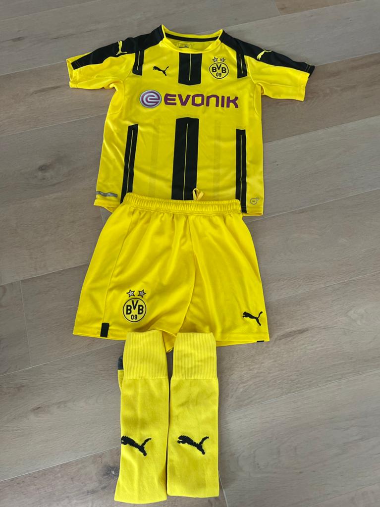 Borussia Dortmund voetbaltenue compleet en in nieuwstaat, Ophalen of Verzenden, Jongen of Meisje