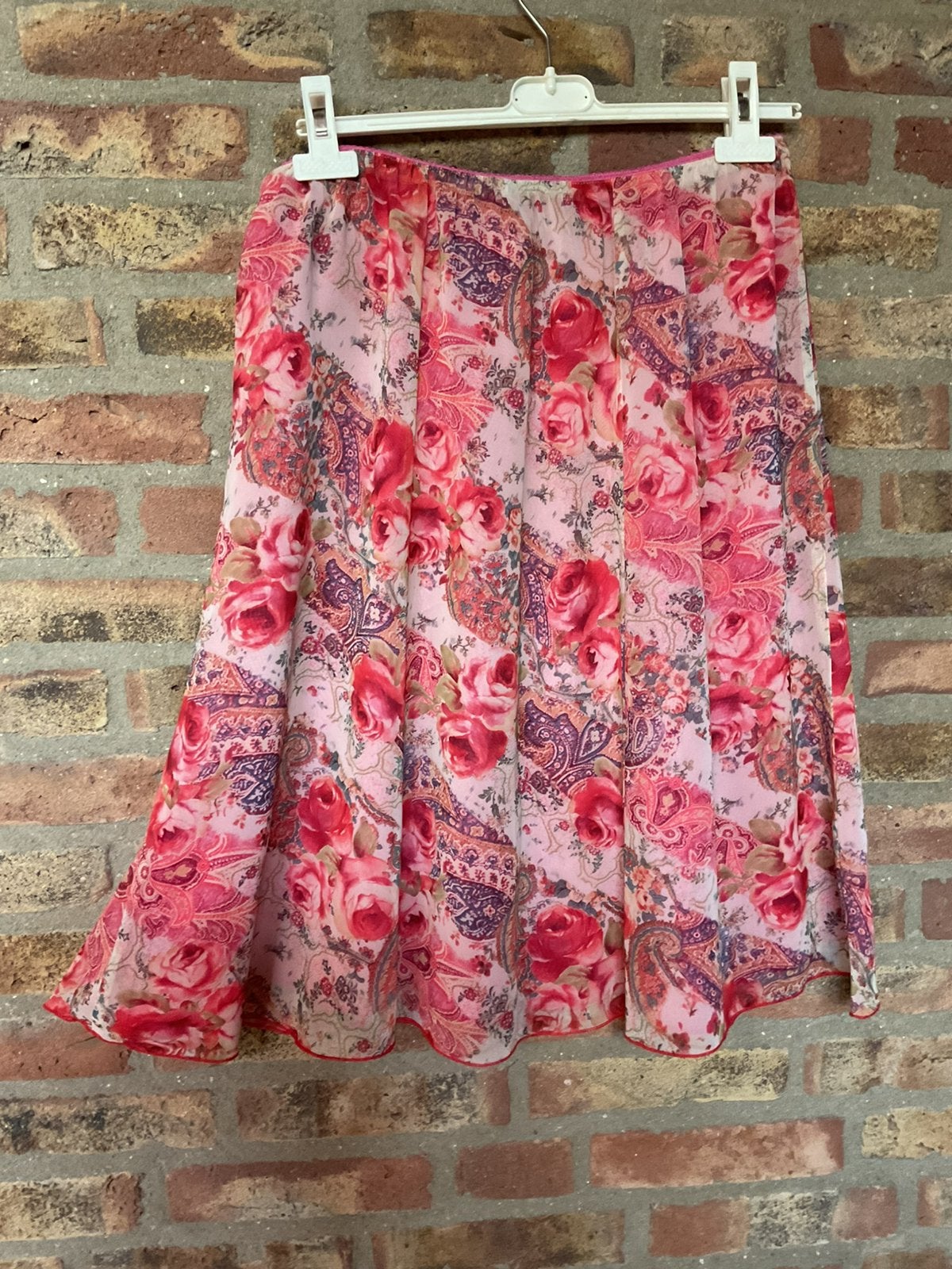 Venducci! Prachtige rood roze bloemen rok, prima staat 44, Kleding | Dames, Maat 42/44 (L), Ophalen of Verzenden, Knielengte, Gedragen