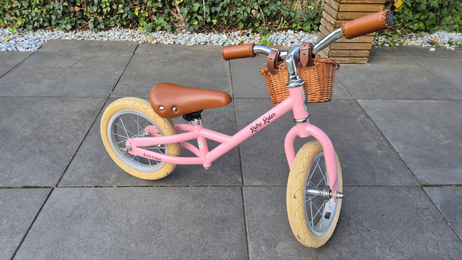 Roze Retro Rider loopfiets met mandje, Ophalen, Zo goed als nieuw, Minder dan 16 inch, Retro Rider