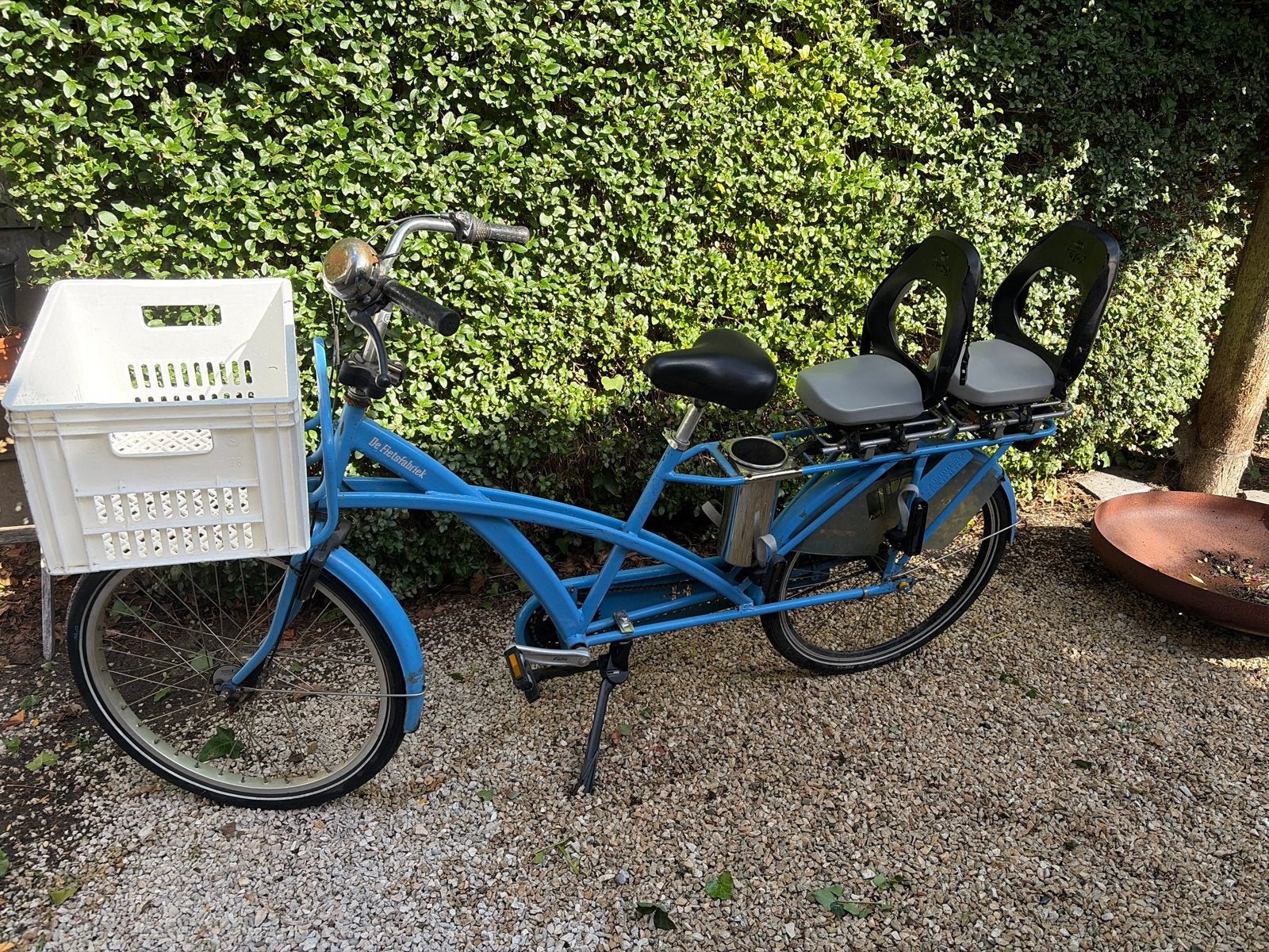 De Fietsfabriek tweelingfiets met 2 kinderzitjes, 2 zitjes, Gebruikt, Dubbele standaard, 56 cm of meer