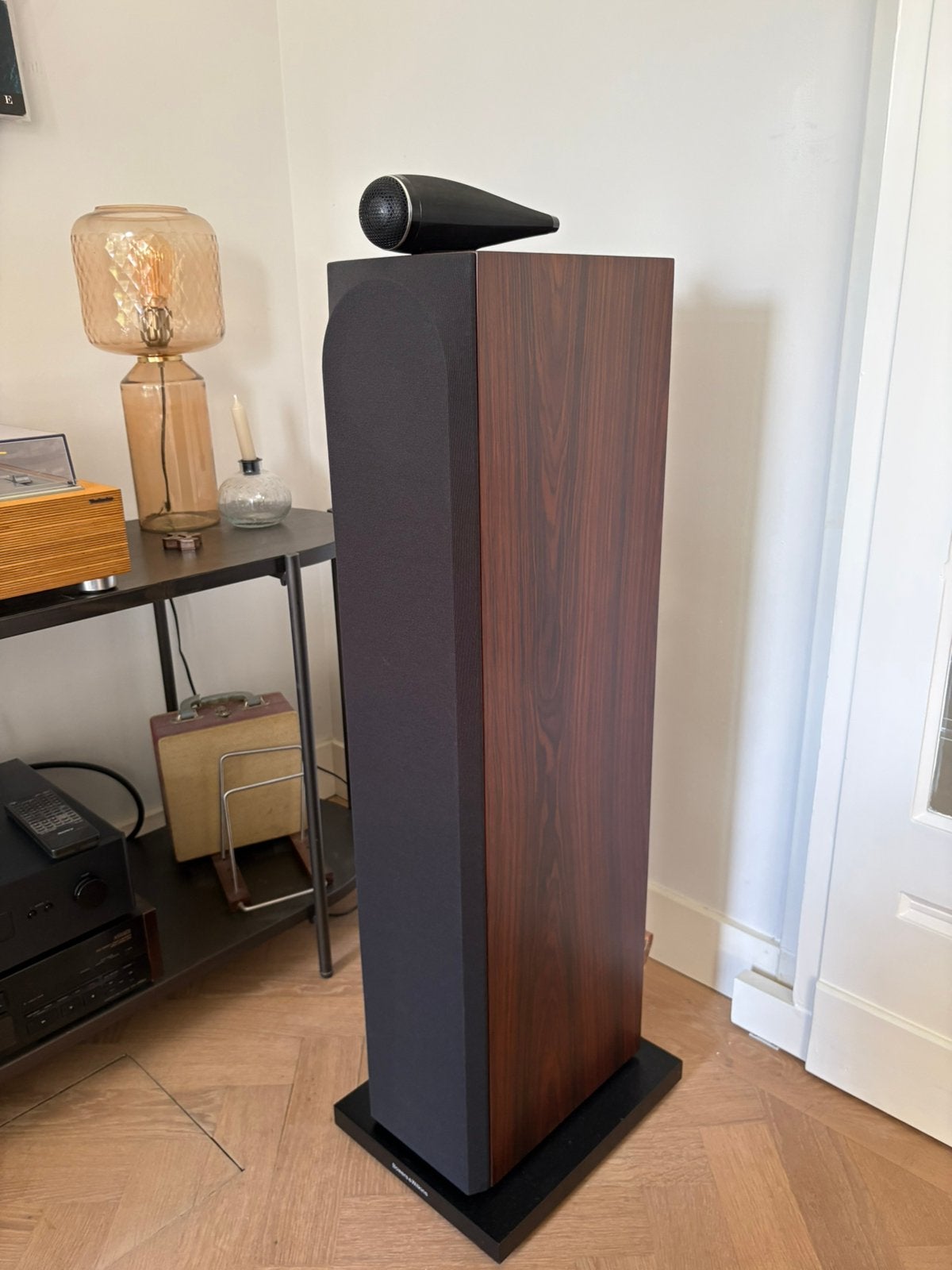 Bowers & Wilkins 703 S3