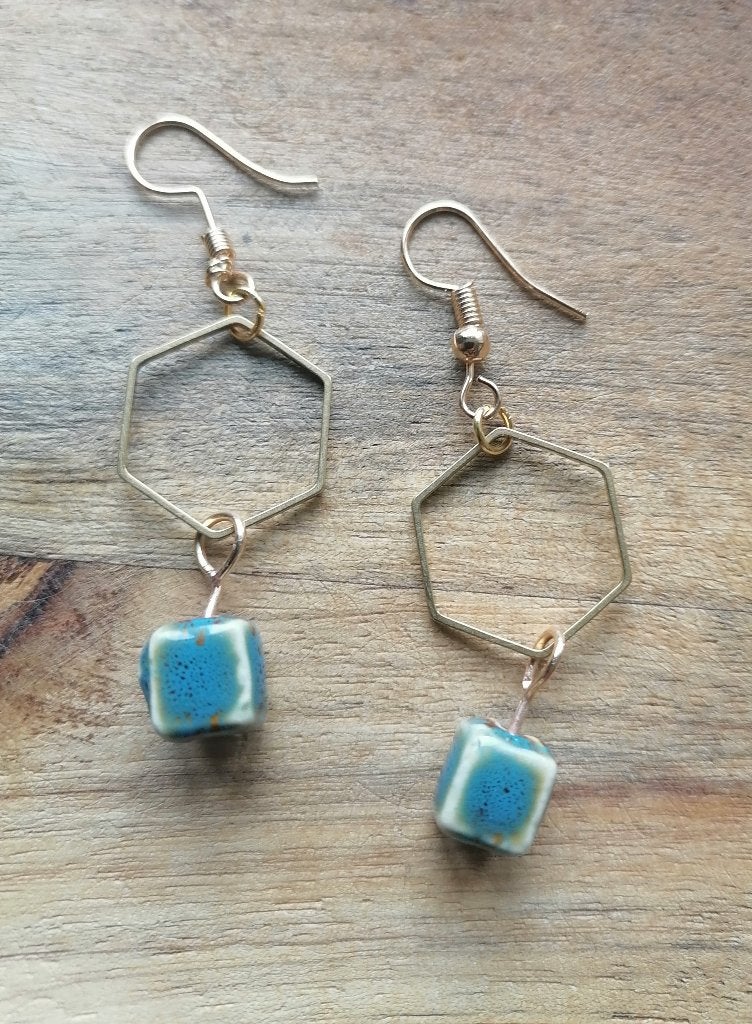 Nieuwe zelfgemaakte oorbellen met porseleinen kraal blauw, Overige materialen, Hangers, Blauw, Nieuw