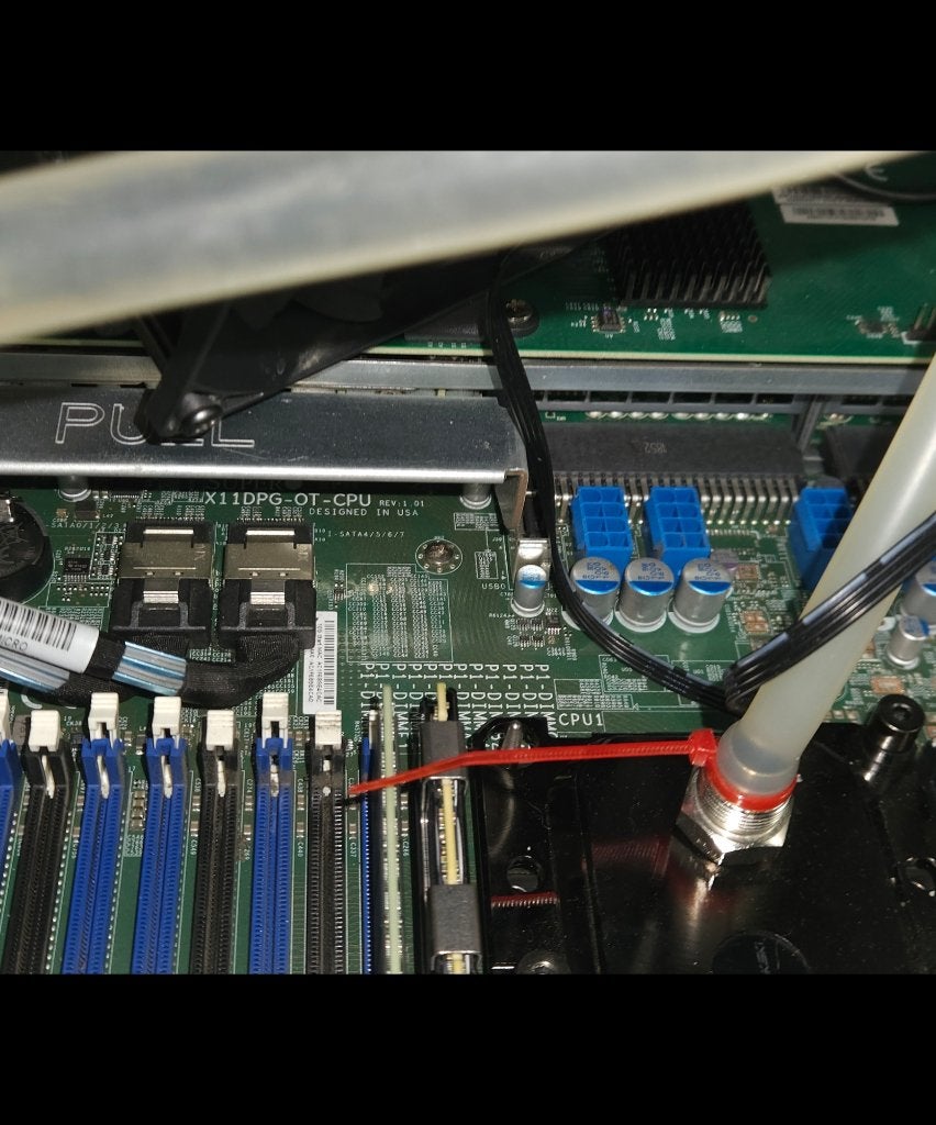 GPU server 8 x16 gpus 2x Xeon platinum 8276L, 2 tot 3 Ghz, Hot swappable onderdelen, 128 GB, Ophalen of Verzenden