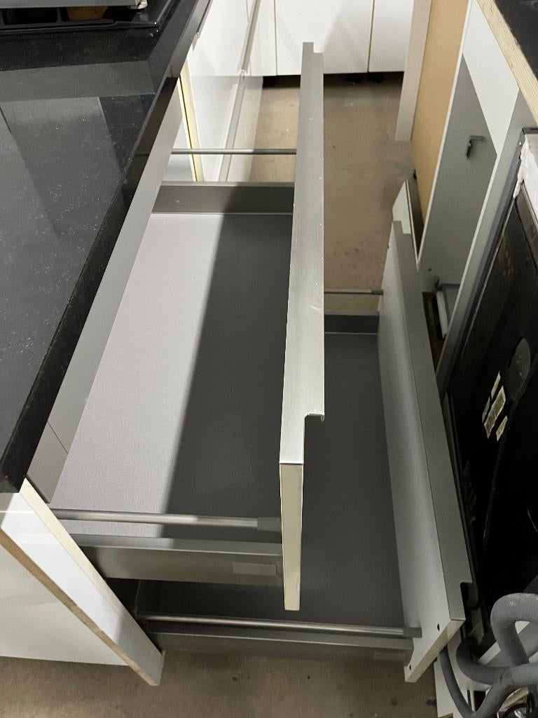 keuken Compleet met APP 120Keukens op voorraad Nr. 2924, Ophalen of Verzenden, Zo goed als nieuw, Hoekkeuken, Met kookeiland
