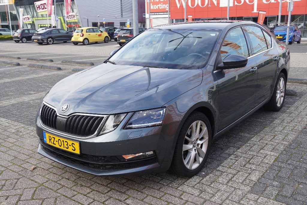 Skoda Octavia 1.0 TSI 85KW 2018 Grijs Handgeschakeld, Auto's, Voorwielaandrijving, Stof, 610 kg, 49 €/maand